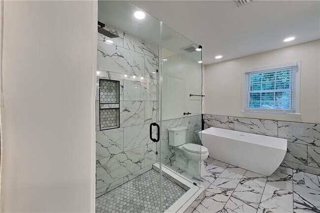 Building Photo - 3829 Bluffview Dr