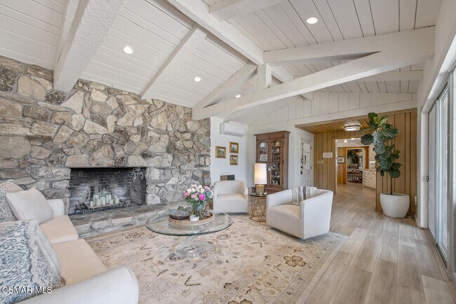 Building Photo - 498 Lake Sherwood Dr