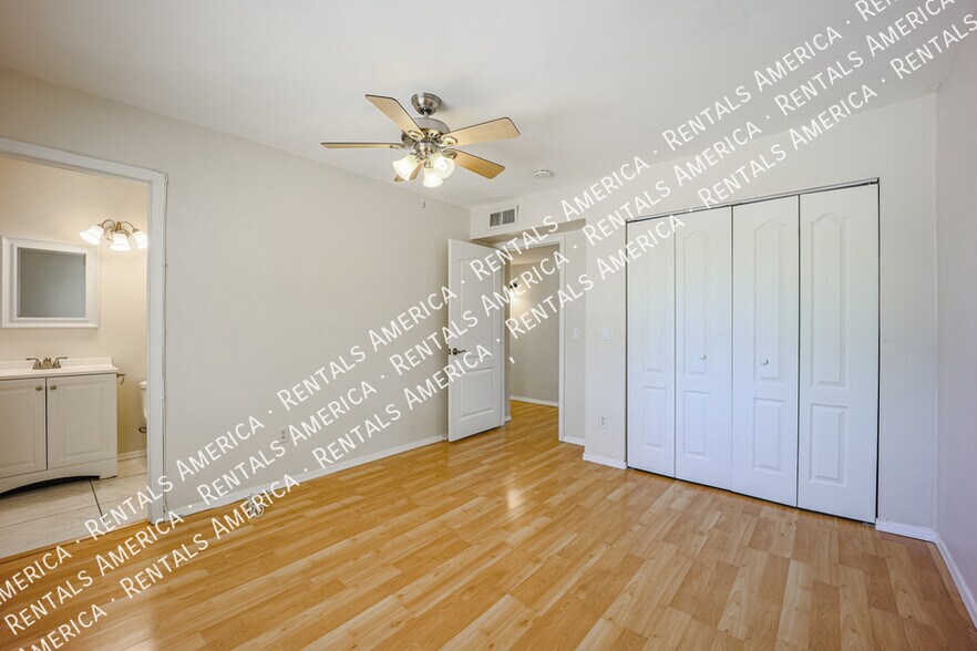 Building Photo - 4006 S McKemy St