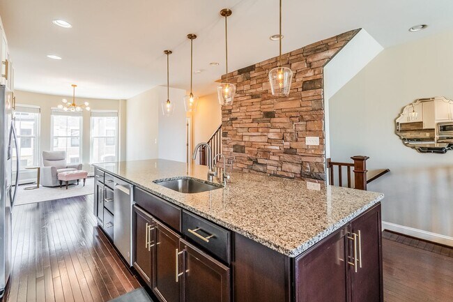 Building Photo - Stunning One Loudoun Townhome – 3BR / 3.5BA in Prime Ashburn Location – Available May 1
