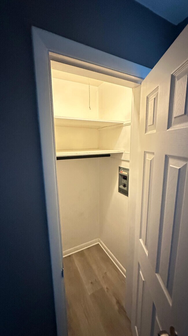 Building Photo - 2915 Mignon Ave