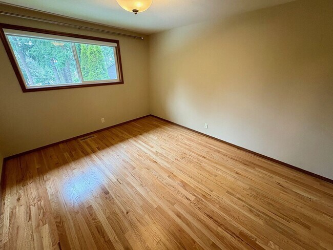 Building Photo - Redmond Home