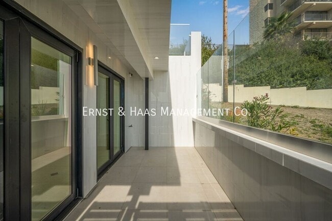 Building Photo - 1724 Bluff Pl