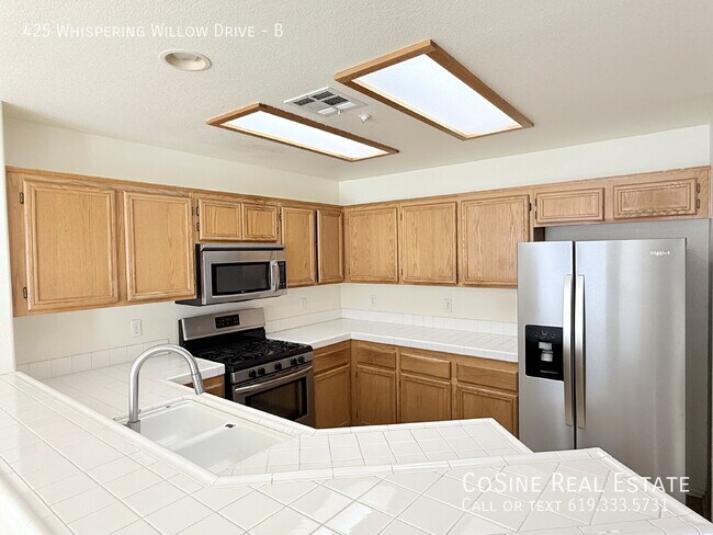 Building Photo - 425 Whispering Willow Dr
