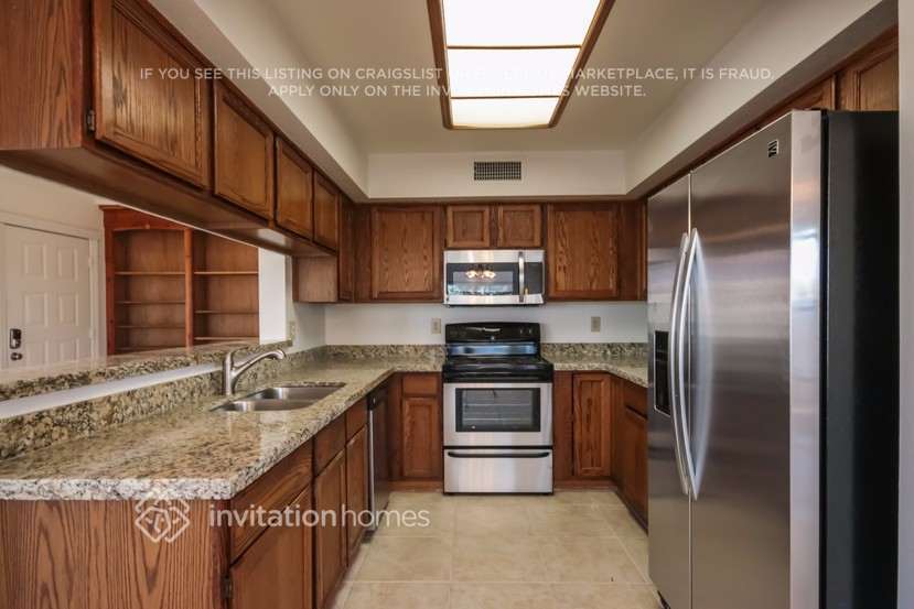 Building Photo - 17910 N 88th Dr
