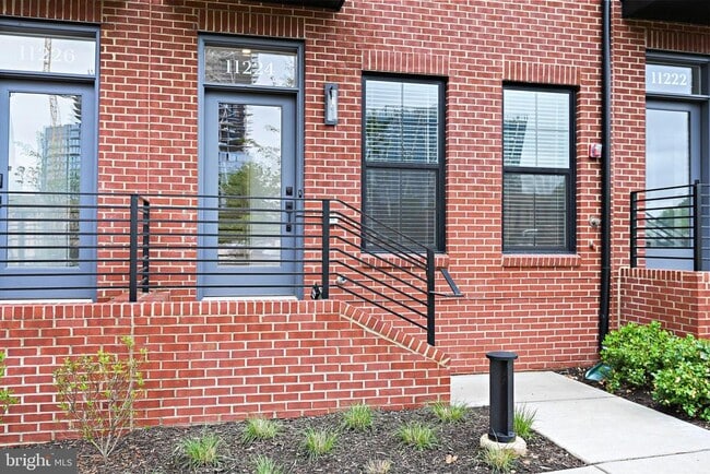 Building Photo - 11224 Bunsen St