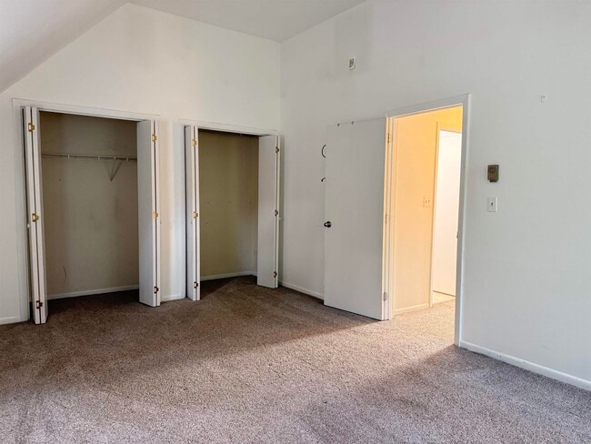 Building Photo - 4 Churchill Ct