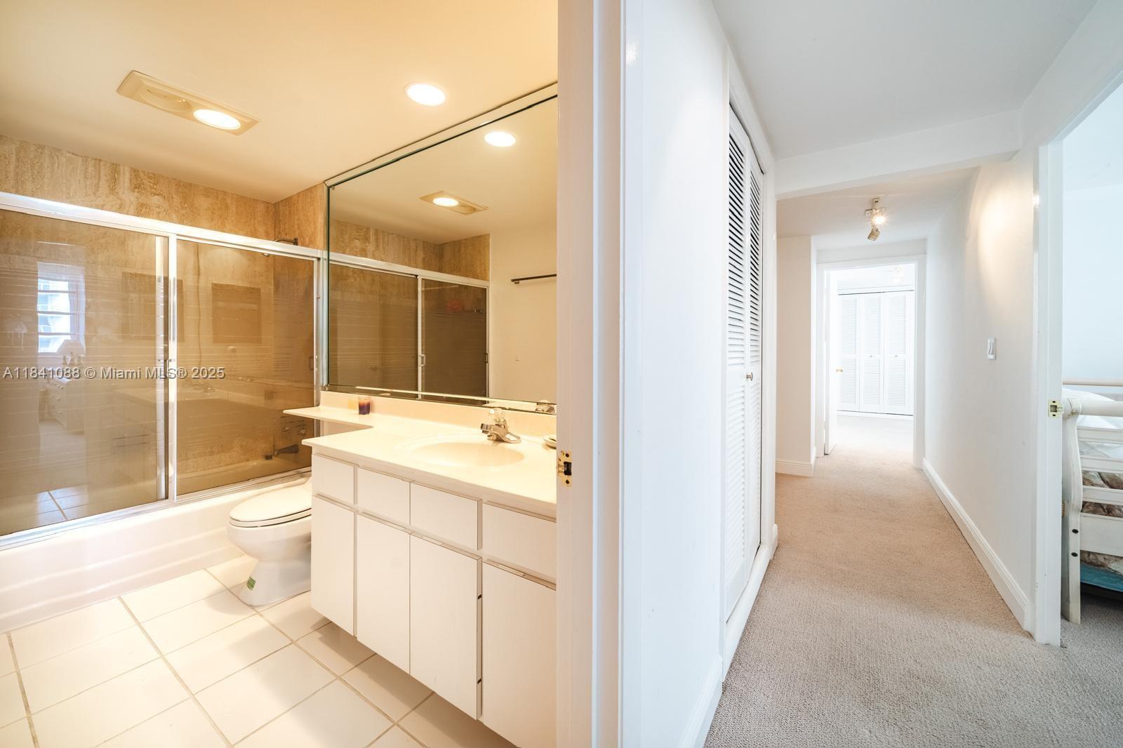 Building Photo - 1408 Brickell Bay Dr