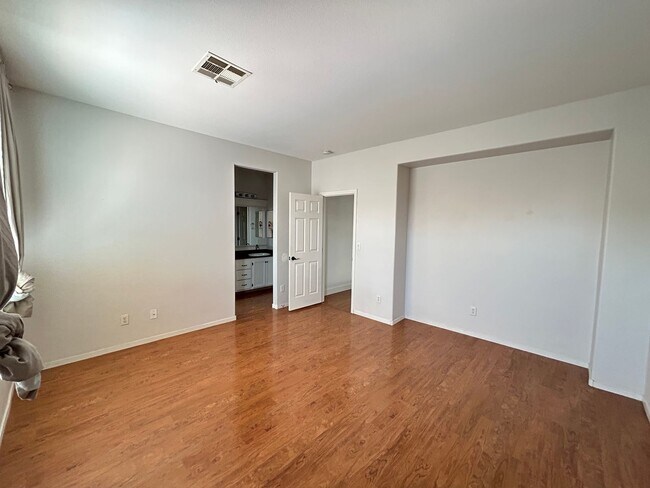 Building Photo - Cozy Upgraded 3 Bedroom 2 Bathroom Home in...