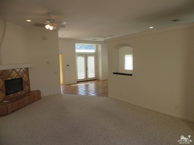 Building Photo - 53585 Avenida Velasco