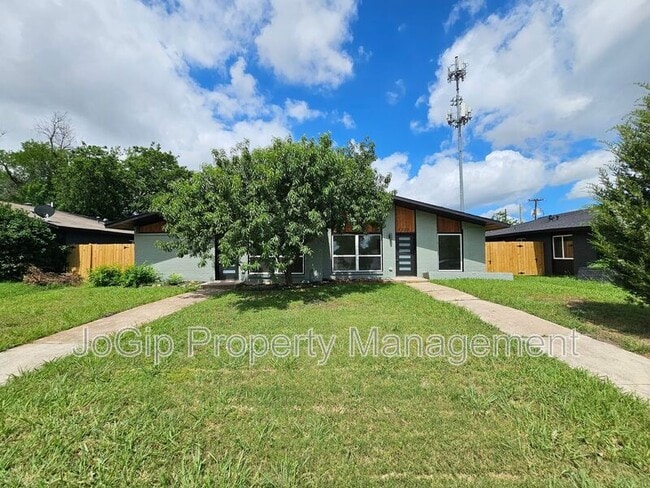 Building Photo - 1727 R Avenue