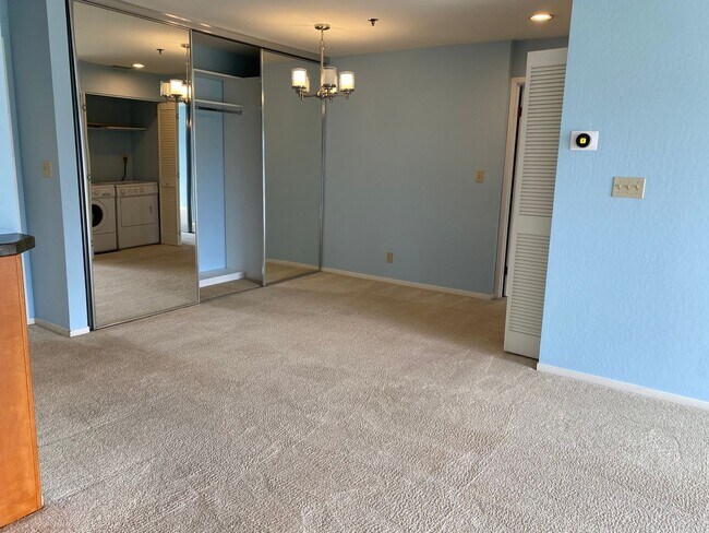 Building Photo - EPIC REA: Condo w/Parking & Community Pool close to BART & schools