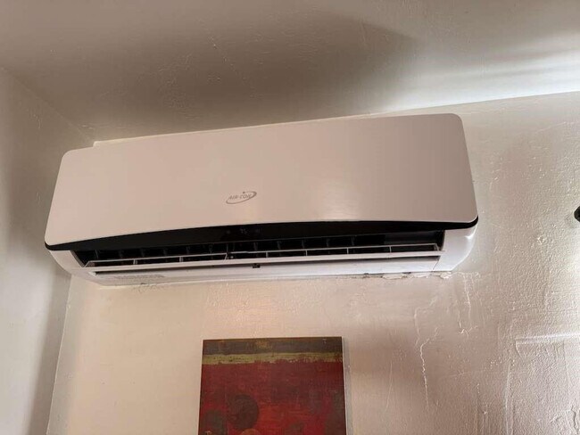 Building Photo - 126 SE 10th St