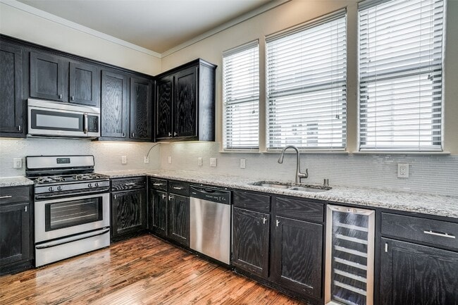 Building Photo - 4323 Dickason Ave