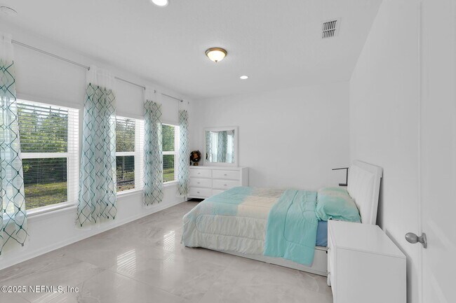 Building Photo - 147 Holly Forest Dr