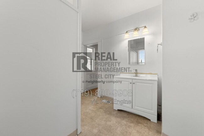Building Photo - 1530 33rd Ln