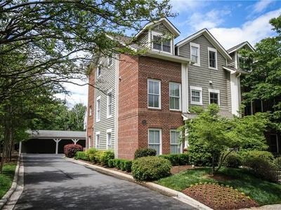 Building Photo - 2000 Euclid Ave