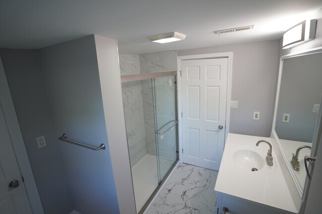 Building Photo - 1501 N Freund Ave