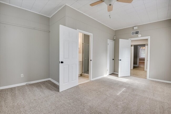 Building Photo - 933 Russell St