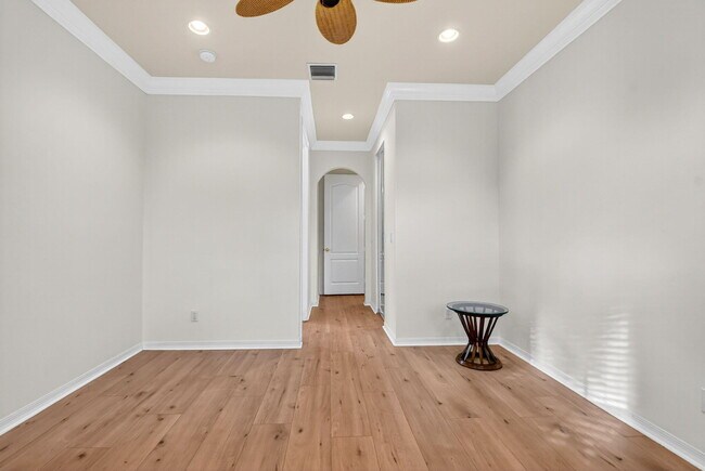 Building Photo - 7145 Veneto Dr