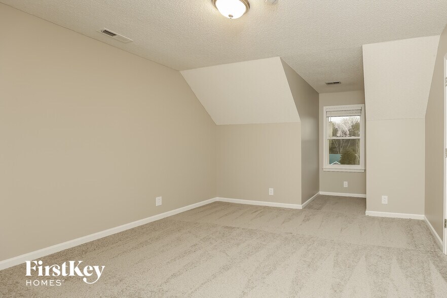 Building Photo - 161 Shady Maple Dr