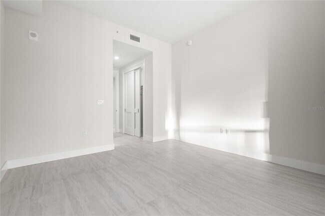 Building Photo - 275 1st Ave S