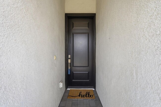 Building Photo - 5028 E Shady Glen Ave