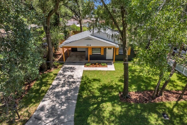 Building Photo - BEAUTIFULLY RENOVATED 2 BEDROOM, 1 BATH HO...