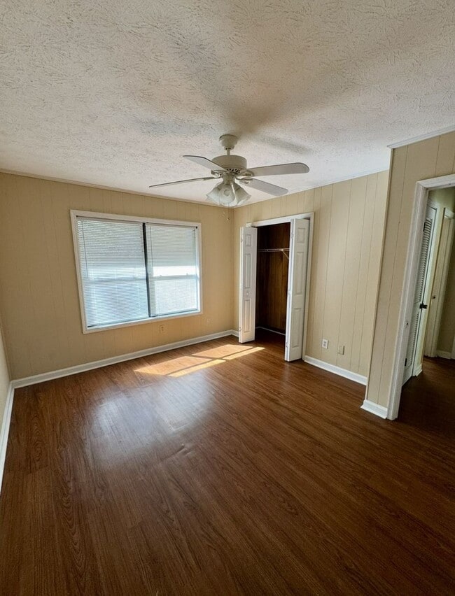Building Photo - Duplex on East University Drive!