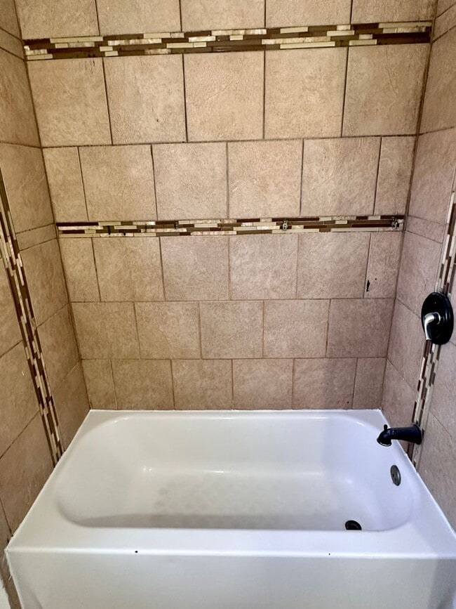 Building Photo - LARGE WESTSIDE FULLY REHABBED HOME -  3 be...