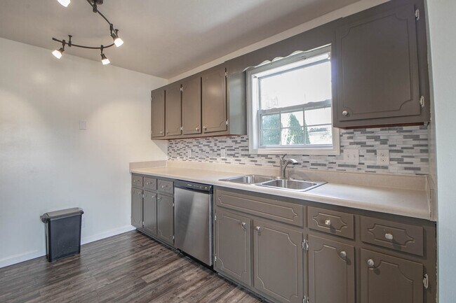 Building Photo - 1325 Meredith Way