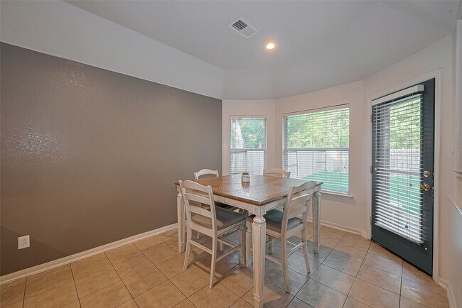 Building Photo - 119 Genesee Ridge Dr