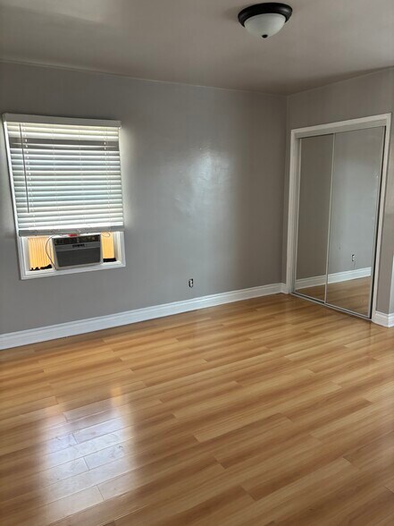 Building Photo - 1442 W 27th St
