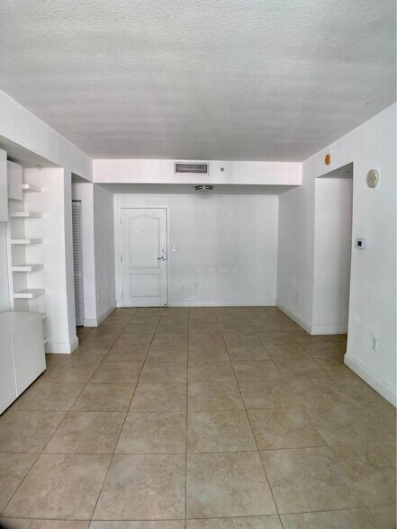 Building Photo - 500 NE 29th St