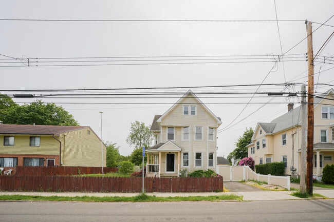 Primary Photo - 134 Gorham Ave