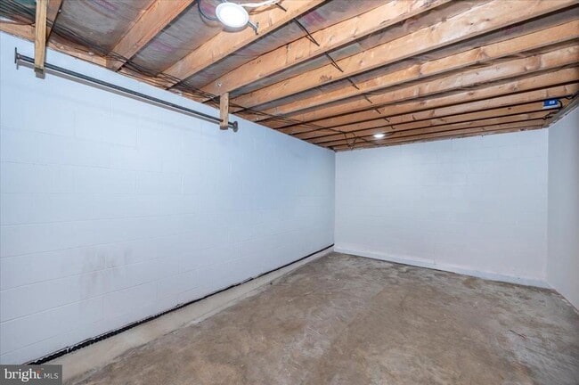 Building Photo - 6 Schaller Ln