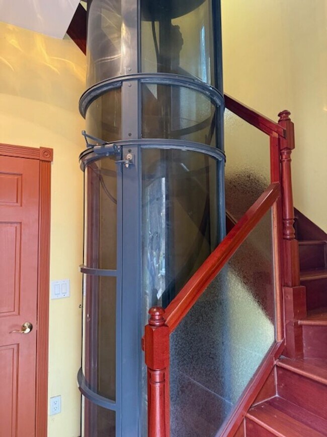 Building Photo - Potomac View