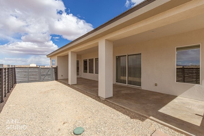 Building Photo - Beautiful, Brand-New 4 Bedroom Home in Scenic AZ