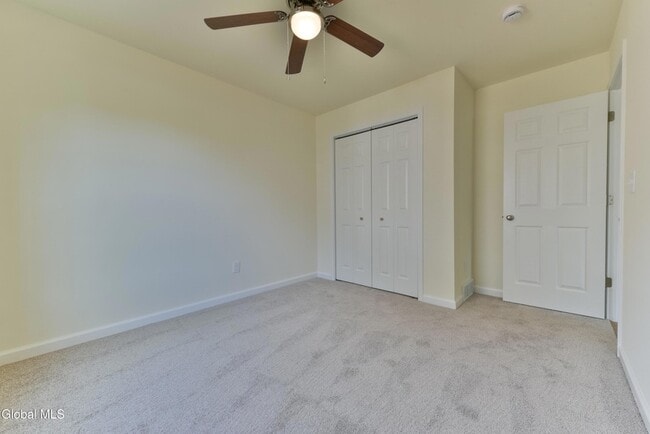 Building Photo - 74 Seashore Wy