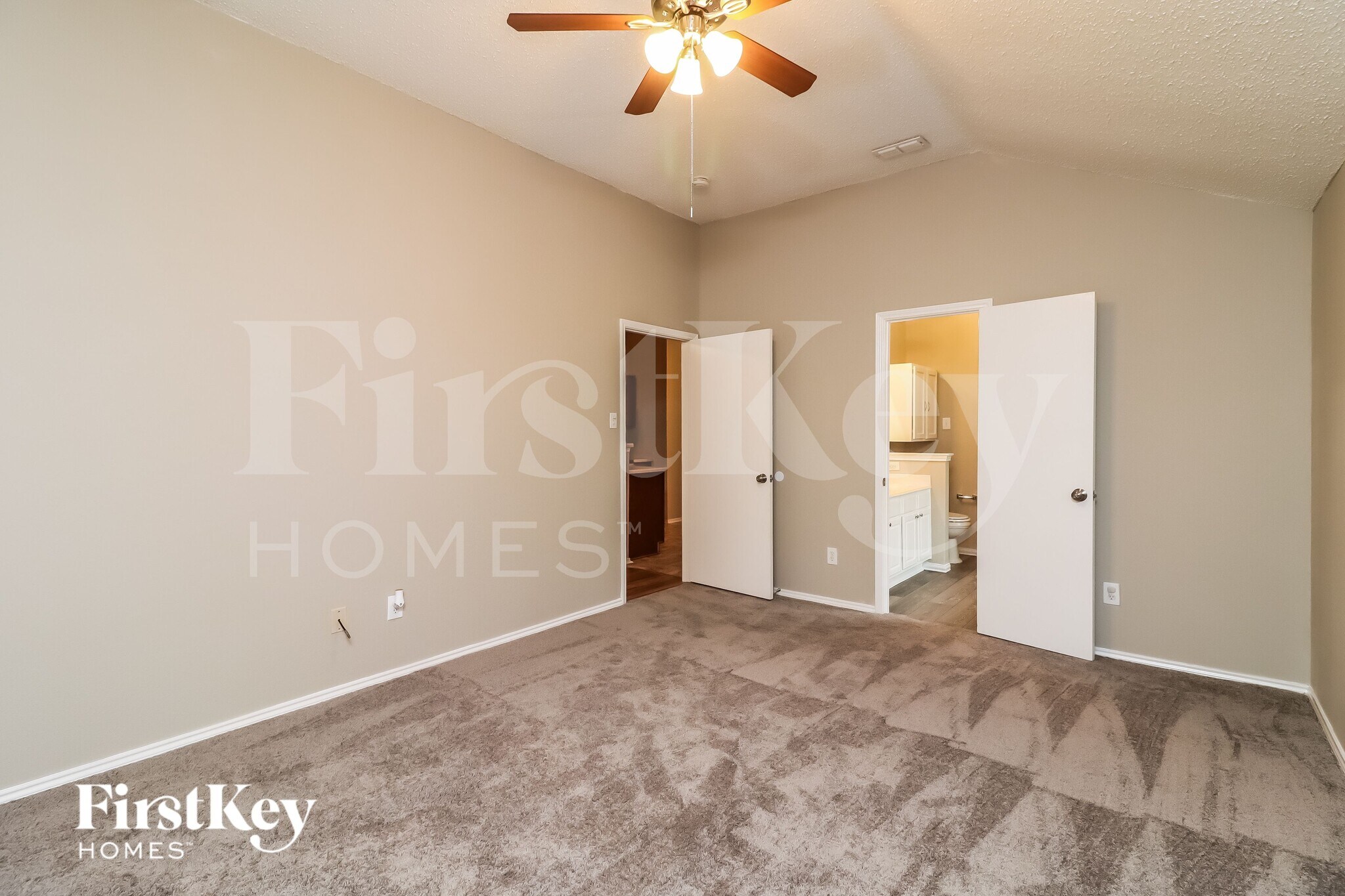 Building Photo - 729 Ridge Top Dr