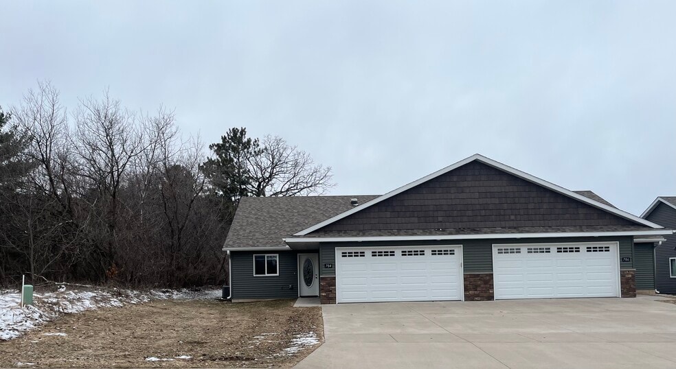 Building Photo - 704 E Wisconsin St