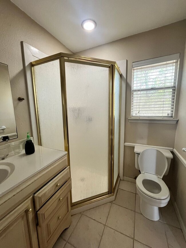 Building Photo - 4/3-Royalton Subdivision / Country Club Estates area