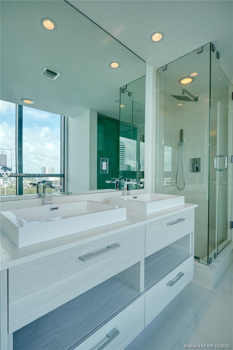 Master Bath - 650 NE 32nd St