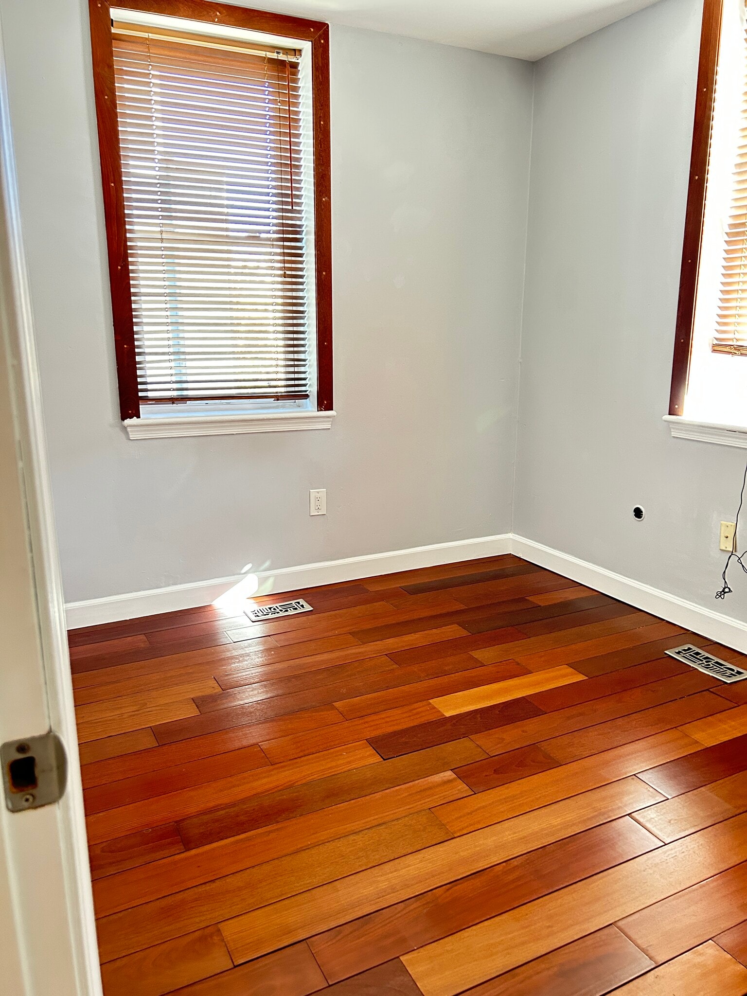 MSTR Bedroom to Closet - 118 Bates St NW