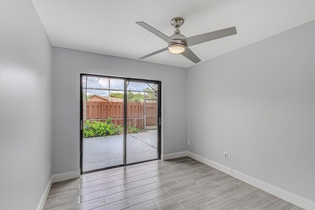 Building Photo - 1240 Summit Pl Cir