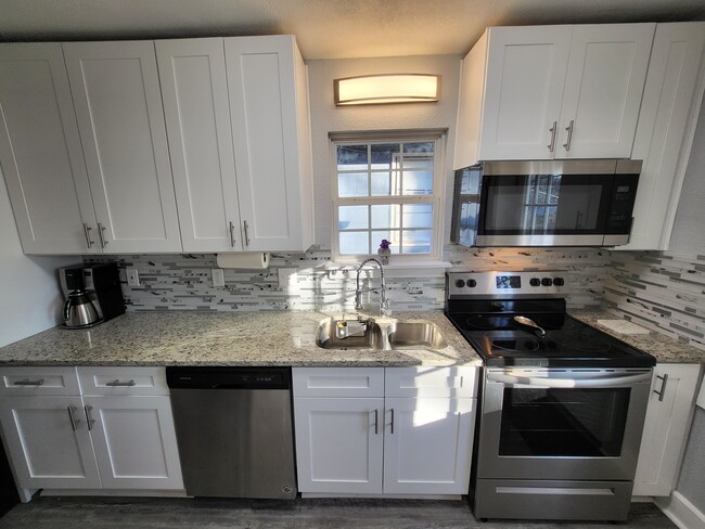 Building Photo - 1511 E 49th St