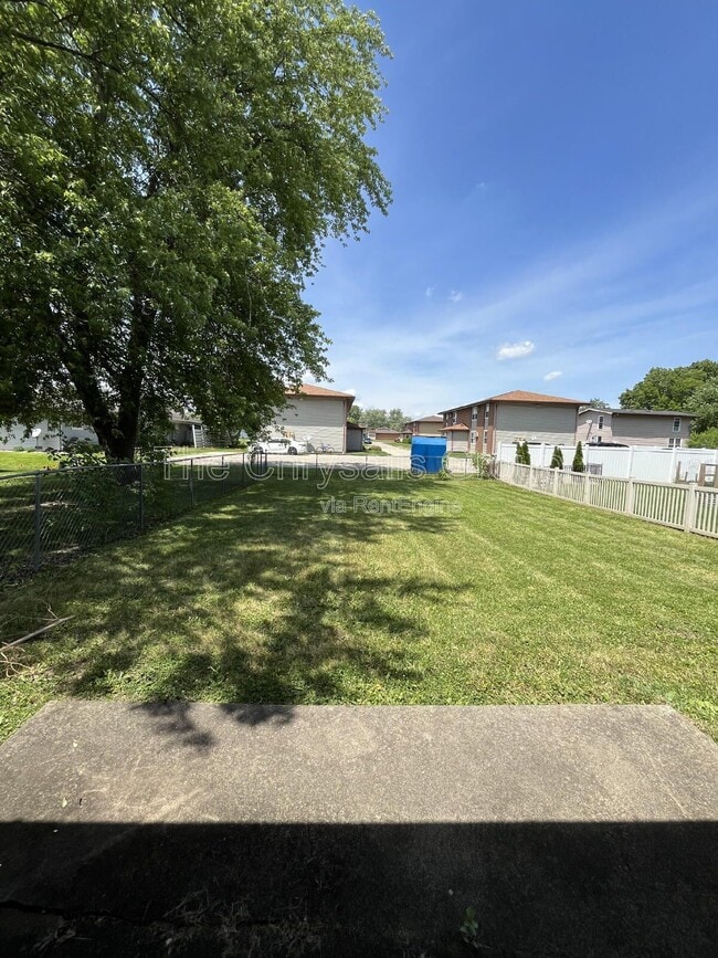 Building Photo - 424 Heritage Ln