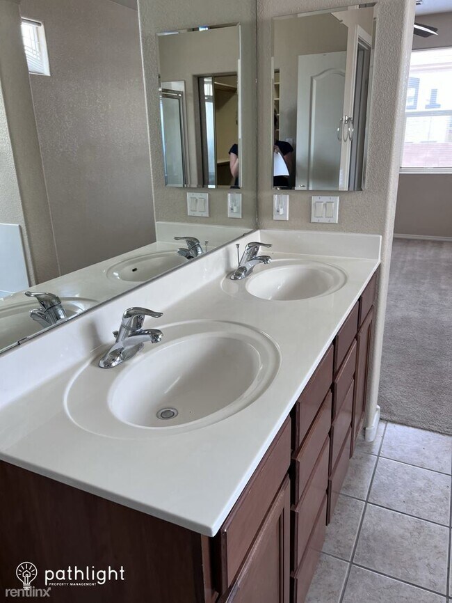 Building Photo - 3 br, 2.5 bath House - 1133 Toscana Drive ...