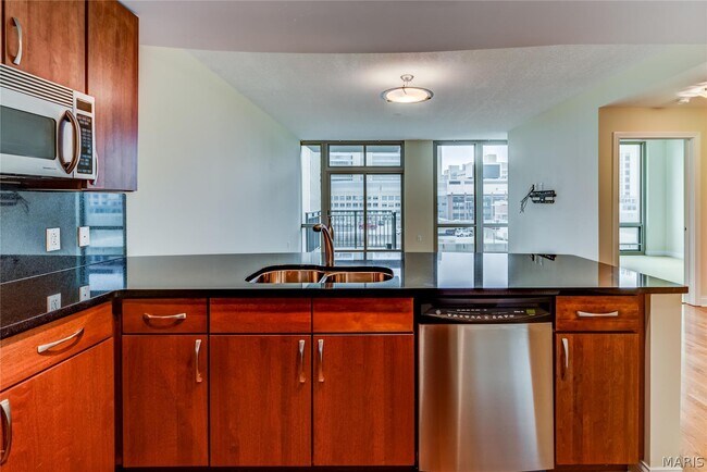 Building Photo - 4909 Laclede Ave