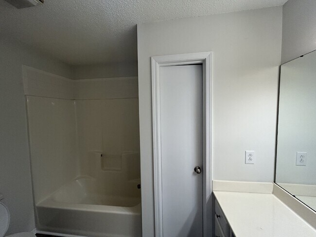Building Photo - 3 BD 2 BA APARTMENT BY TTU FOR RENT
